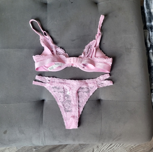 Victoria's Secret PINK unlined plunge bra and thong panty - Picture 7 of 12